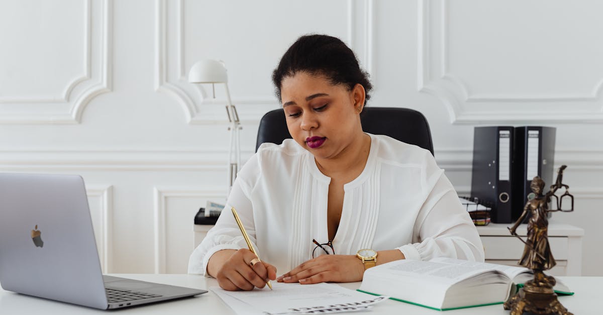 découvrez les différents statuts juridiques d'entreprise pour choisir celui qui convient le mieux à votre activité et garantir la conformité légale de votre business.